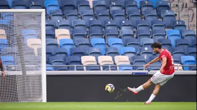 יונתן פרבר שחקן הפועל חיפה מחמיץ. מאור אלקסלסי