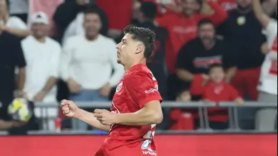 סתיו טוריאל שחקן הפועל תל אביב חוגג שער. דני מרון