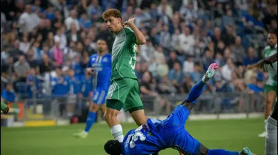 ינון פיינגזיכט שחקן מכבי חיפה. אריאל שלום