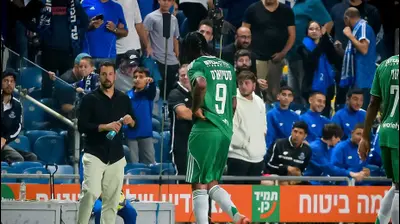 טריבנטה סטיוארט שחקן מכבי חיפה לאחר הרחקתו. אריאל שלום