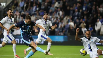 איגור זלאטנוביץ', חלוץ הפועל באר שבע כובש. קובי אליהו