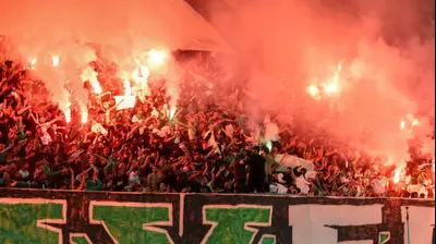 אבוקות של אוהדי מכבי חיפה. דני מרון