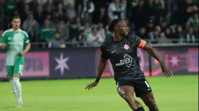 פרנן מאיימבו שחקן הפועל תל אביב. דני מרון