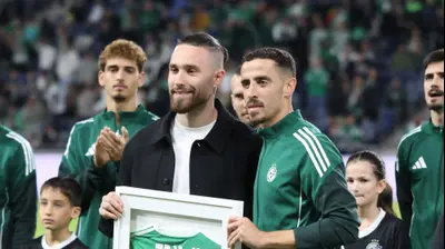 דולב חזיזה שחקן מכבי חיפה עם עופרי ארד שחקן קייראט. דני מרון