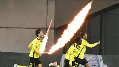 שחקני מכבי נתניה חוגגים עם מתאוס דאבו, מימין. ברני ארדוב