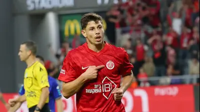 סתיו טוריאל שחקן הפועל תל אביב חוגג שער. אודי ציטיאט