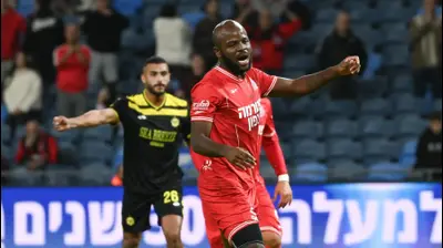 ג'בון איסט שחקן הפועל חיפה מאוכזב. ברני ארדוב