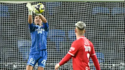 בנג'מין מצ'יני שוער הפועל חיפה. ברני ארדוב