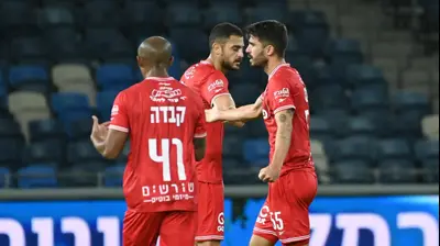 נאור סבג שחקן הפועל חיפה חוגג שער. ברני ארדוב