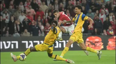 שחקן הפועל באר שבע, איגור זלאטנוביץ', כובש מול מכבי תל אביב. אבי רוקח