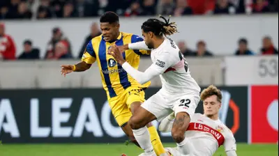 הליו וארלה שחקן מכבי תל אביב מול לורנז אסיניון שחקן שטוטגרט. רויטרס