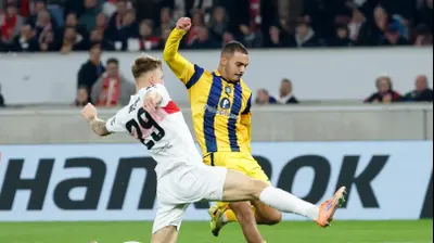 סייד אבו פרחי שחקן מכבי תל אביב מול פין ילטש שחקן שטוטגרט. רויטרס