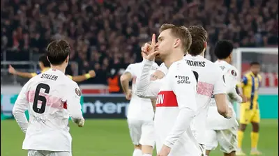 מקסימיליאן מיטלשטאדט שחקן שטוטגרט חוגג שער. רויטרס