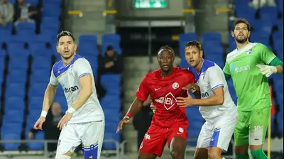 שחקני עירוני קרית שמונה, נמניה ליוביסבלייביץ', אדריאן אוגריסה, מול פרנן מאיימבו, הפועל תל אביב. אודי ציטיאט