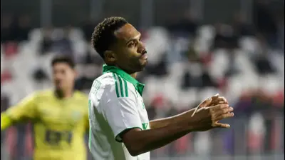 קנג'י גורה שחקן מכבי חיפה. קובי אליהו