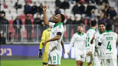 קנג'י גורה שחקן מכבי חיפה. קובי אליהו