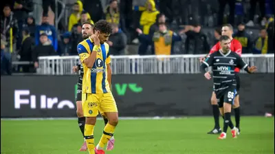 שחקן מכבי תל אביב, רוי רביבו. אריאל שלום