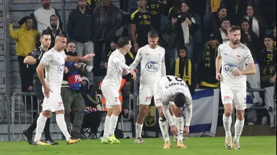 שחקני בני סכנין חוגגים עם אחמד סלמן. דני מרון