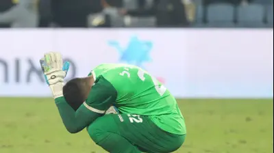 מוחמד אבו ניל שוער בני סכנין לאחר שחפצים הושלכו לעברו. דני מרון