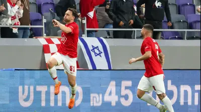 עומרי אלטמן שחקן הפועל תל אביב חוגג שער. דני מרון