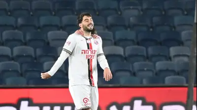 יונתן פרבר שחקן הפועל חיפה חוגג שער. ברני ארדוב