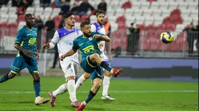 מוחמד שכר שחקן מכבי בני ריינה כובש שער לפני ליאל דרעי שחקן עירוני קרית שמונה. קובי אליהו