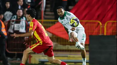 קנג'י גורה שחקן מכבי חיפה כובש שער. לירון מולדובן 