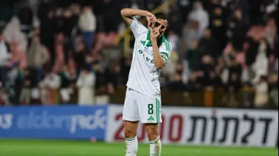 דולב חזיזה שחקן מכבי חיפה חוגג שער. לירון מולדובן 