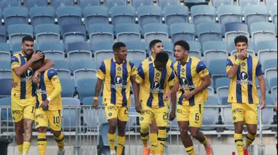 שחקני מכבי תל אביב חוגגים. דני מרון