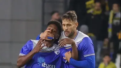 אביב אברהם, שחקן עירוני קרית שמונה אחרי שהורחק. קובי אליהו