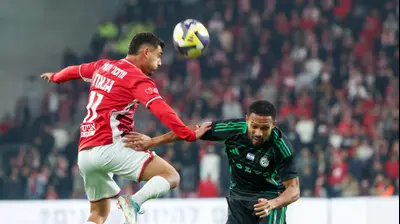 קנג'י גורה שחקן מכבי חיפה מול אמיר גנאח שחקן הפועל באר שבע. דני מרון