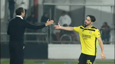 מאמן מכבי נתניה, רוני לוי, עם עוז בילו. ברני ארדוב