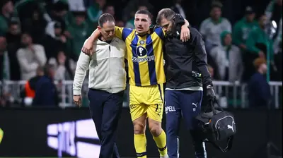 אושר דוידה שחקן מכבי תל אביב יוצא בגלל פציעה. מאור אלקסלסי