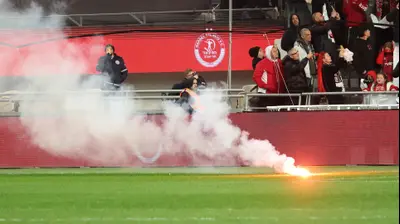 אבוקה על כר הדשא בבלומפילד. דני מרון