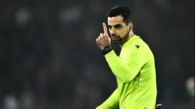 השופט השבדי-עיראקי מוחמד אל חכים במשחקה של מכבי תל אביב. SILAS STEIN/AFP,GettyImages