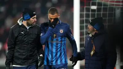 סייד אבו פרחי שחקן מכבי תל אביב לאחר שנפצע. Daniela Porcelli,GettyImages