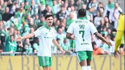 ילה בטאי, סילבה קאני שחקני מכבי חיפה חוגגים. ברני ארדוב