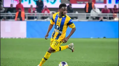 איסוף סיסוקו שחקן מכבי תל אביב. אריאל שלום