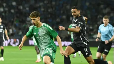 ינון פיינגזיכט שחקן מכבי חיפה לפני והיב חביבאללה שחקן עירוני טבריה. ברני ארדוב