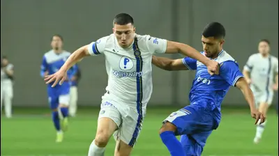 בילאל שאהין שחקן עירוני קרית שמונה מול אושר דוידה שחקן מכבי תל אביב. ברני ארדוב