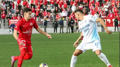 שחקן הפועל תל אביב לויזוס לויזו. לילך וייס רוזנברג