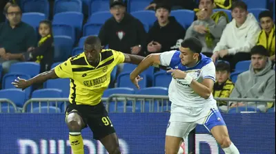 שחקן מכבי נתניה, הרי טבארש, מול שחקן עירוני קרית שמונה, מור סימן טוב. ברני ארדוב