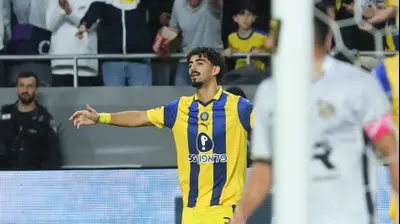 רוי רביבו שחקן מכבי תל אביב חוגג שער. אודי ציטיאט