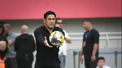 מאמן הפועל תל אביב אליניב ברדה. ברני ארדוב