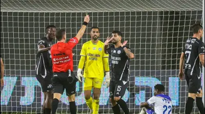 אלי בלילתי שחקן עירוני טבריה סופג כרטיס צהוב. קובי אליהו