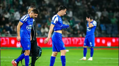 אלון אזוגי (מימין), מארון גנטוס שחקני בני סכנין מאוכזבים. קובי אליהו