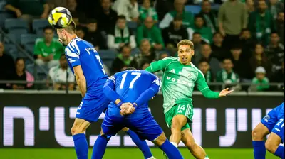 מנואל בנסון שחקן מכבי חיפה. קובי אליהו