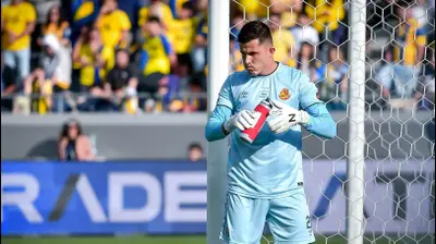 קרול ניימצ'יצקי שוער מ.ס. אשדוד. אריאל שלום