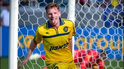 אמיר סהיטי שחקן מכבי תל אביב חוגג שער. אריאל שלום