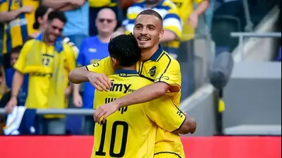 סייד אבו פרחי שחקן מכבי תל אביב חוגג שער. אריאל שלום